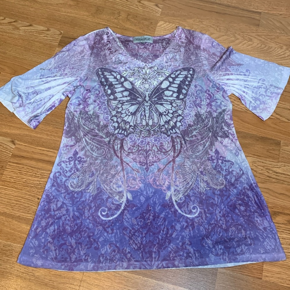 Closet Full, short flutter sleeve pastel purple blue white butterfly top. Size M
